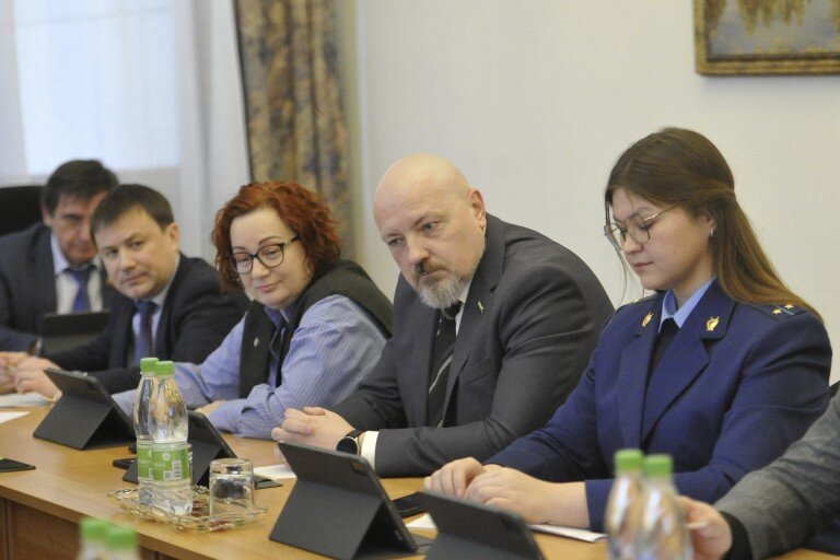 Борис Королев и Юлия Королева приняли участие в заседании Комитета по законности и правопорядку в Госсовете РТ